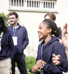 un groupe de bénévoles